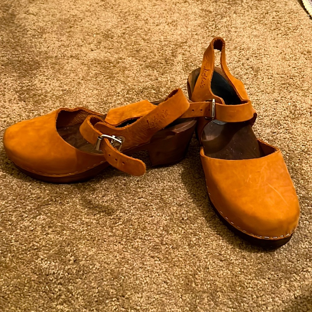 Cute clogs! Worn once! Size 39